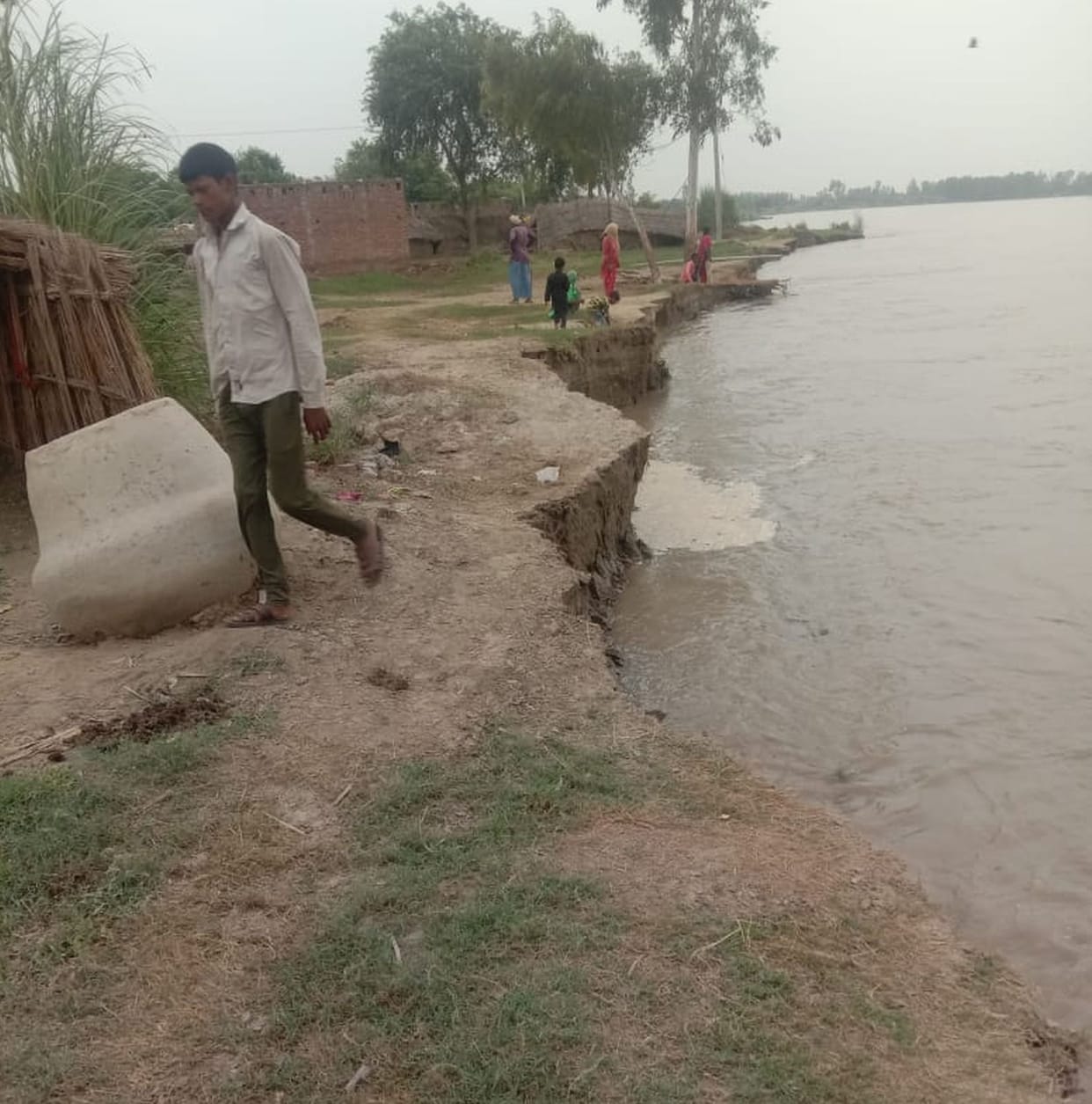 Ganga reached near warning point, increased troubles