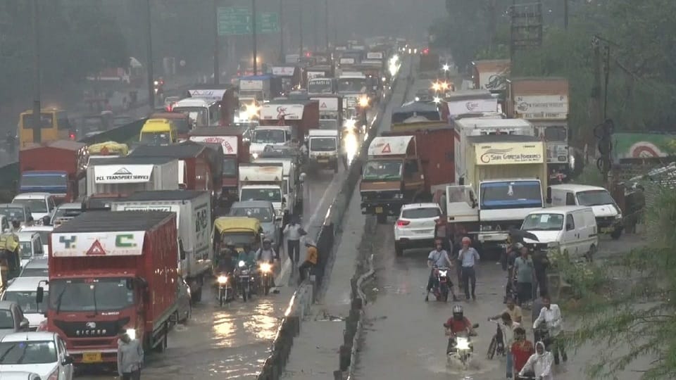 Heavy Rain In Delhi NCR People Troubled By Waterlogging In Gurugram work from home advisory issued