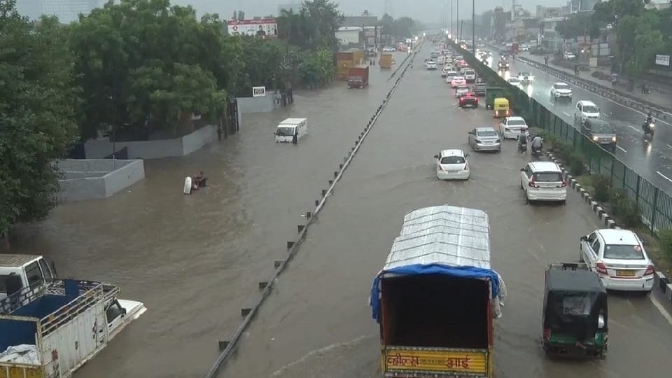 Heavy Rain In Delhi NCR People Troubled By Waterlogging In Gurugram work from home advisory issued