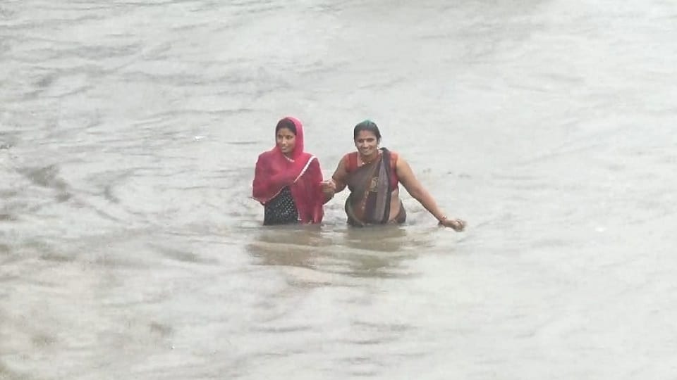 Heavy Rain In Delhi NCR People Troubled By Waterlogging In Gurugram work from home advisory issued