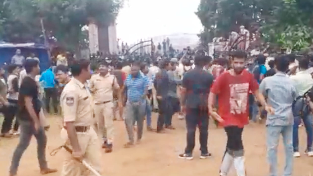 IND vs AUS T20: Stampede broke out in Hyderabad to get tickets for India vs Australia 3rd T20 match
