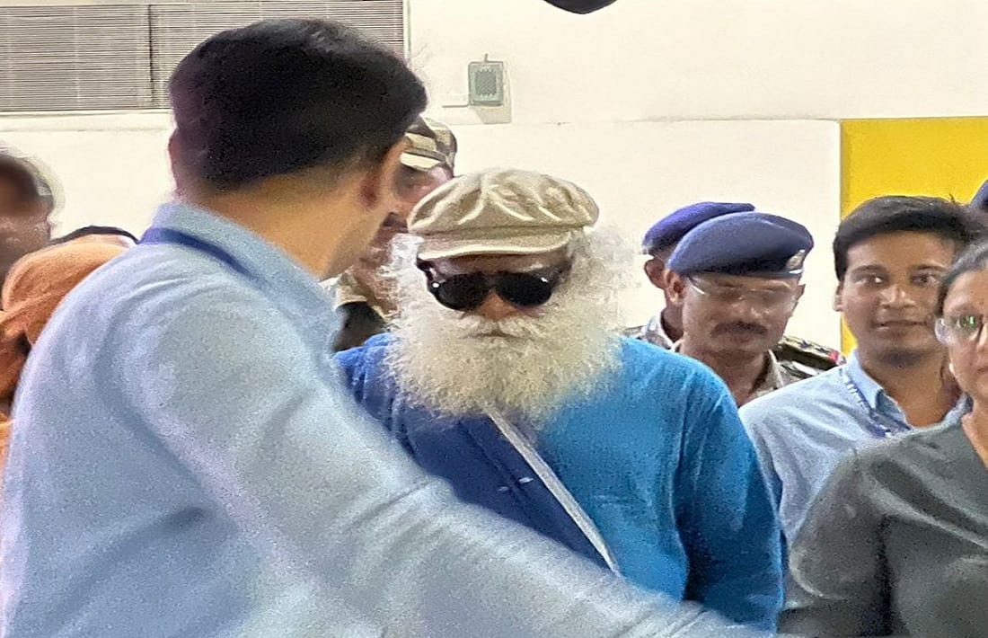 Sadhguru Jaggi Vasudev varanasi visit Will do darshan worship in Kashi Vishwanath Dham