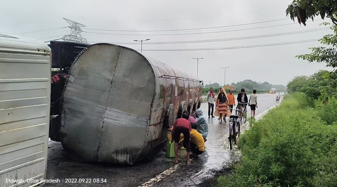 Refined oil tanker overturned uncontrollably in Etawah