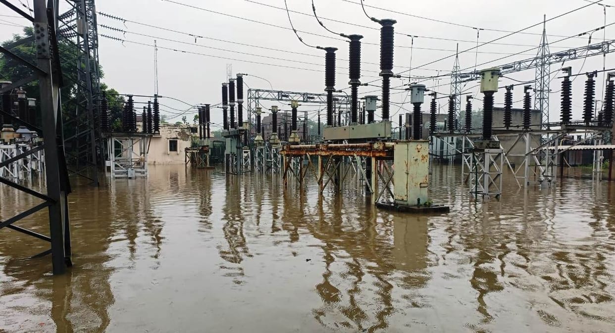 Power supply stalled due to water filling in the power station, workers engaged in extracting water from the pumpset