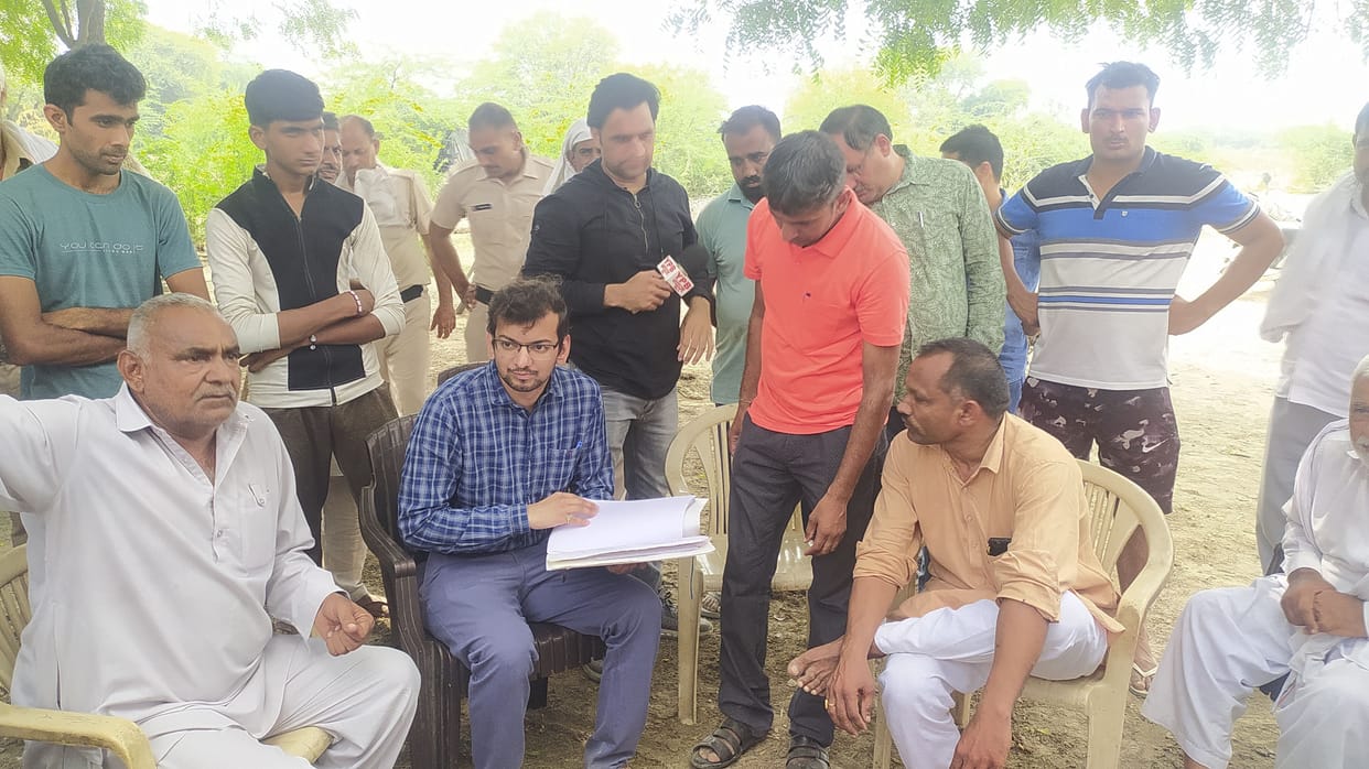 The villagers protested against the team that went to remove the possession from the panchayat land, then returned to the ground