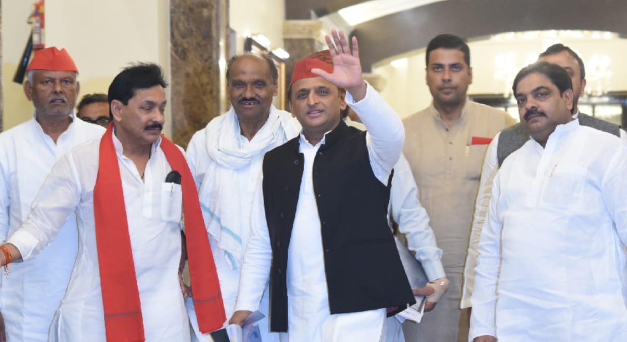 Legislative Council: SP's ruckus over fee hike in Allahabad University, picketing in Well