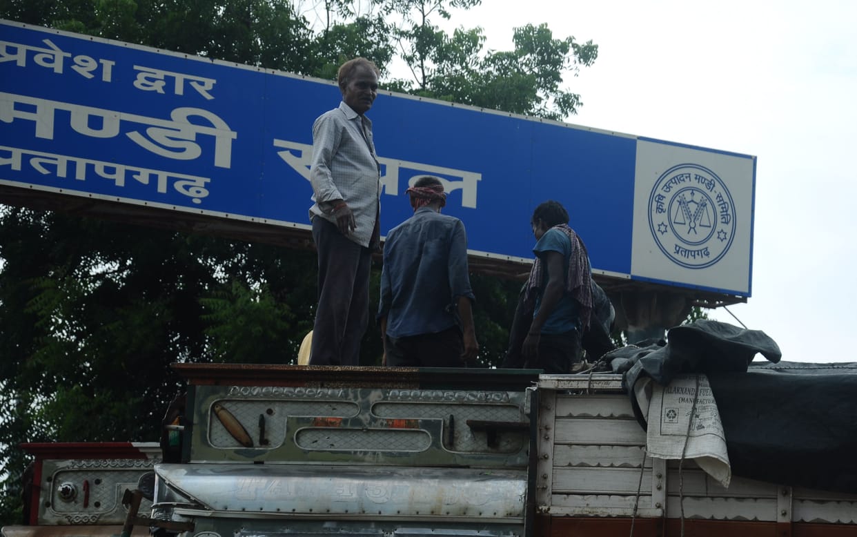 Wheat theft continued at Mandi Gate even before the warehouse