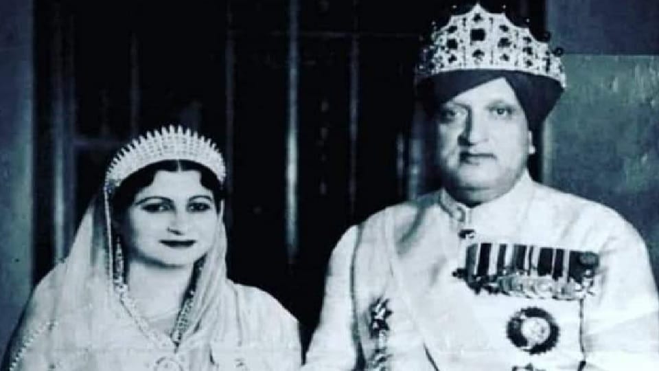 Fans of Maharaja Hari Singh even across the LoC
