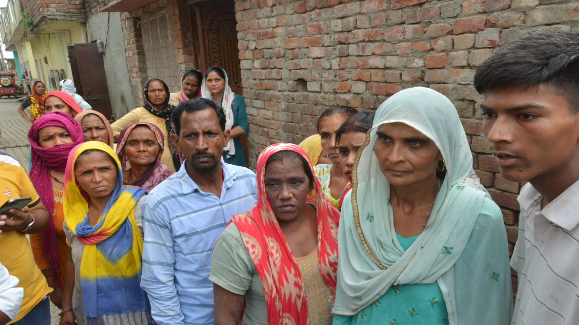 Muzaffarnagar: A woman was committed suicide due to threatened by accused after six month of marriage