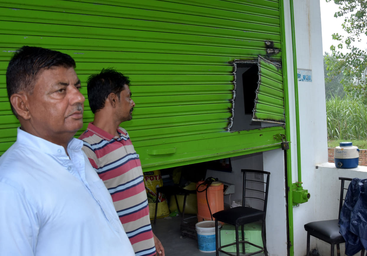 Lakhs stolen from pesticide shop