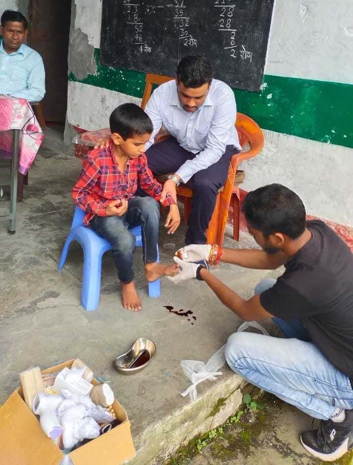 The health of two students injured after the roof of the toilet deteriorated again