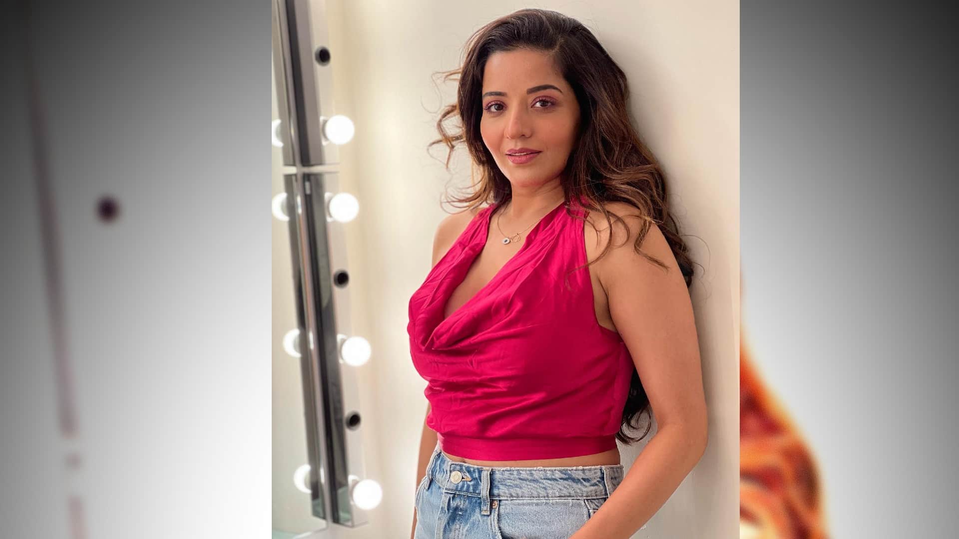 bhojpuri actress monalisa bold look in deep neck pink top see pics