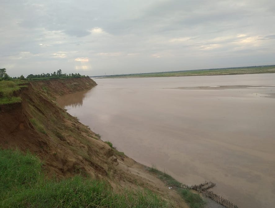 The water level of river Ganga increased in Gauspur, villagers worried