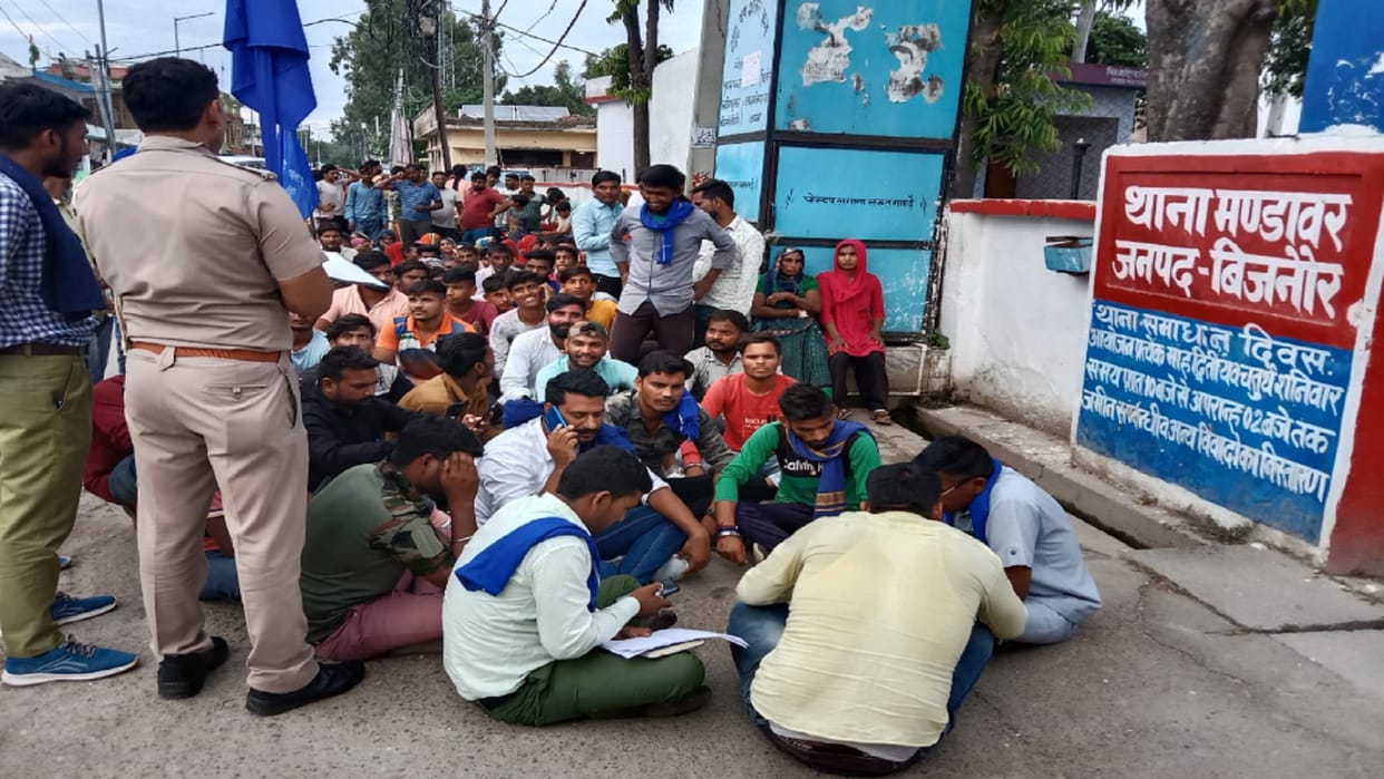 Two sides have protested on a police station in a conflict case in Bijnor