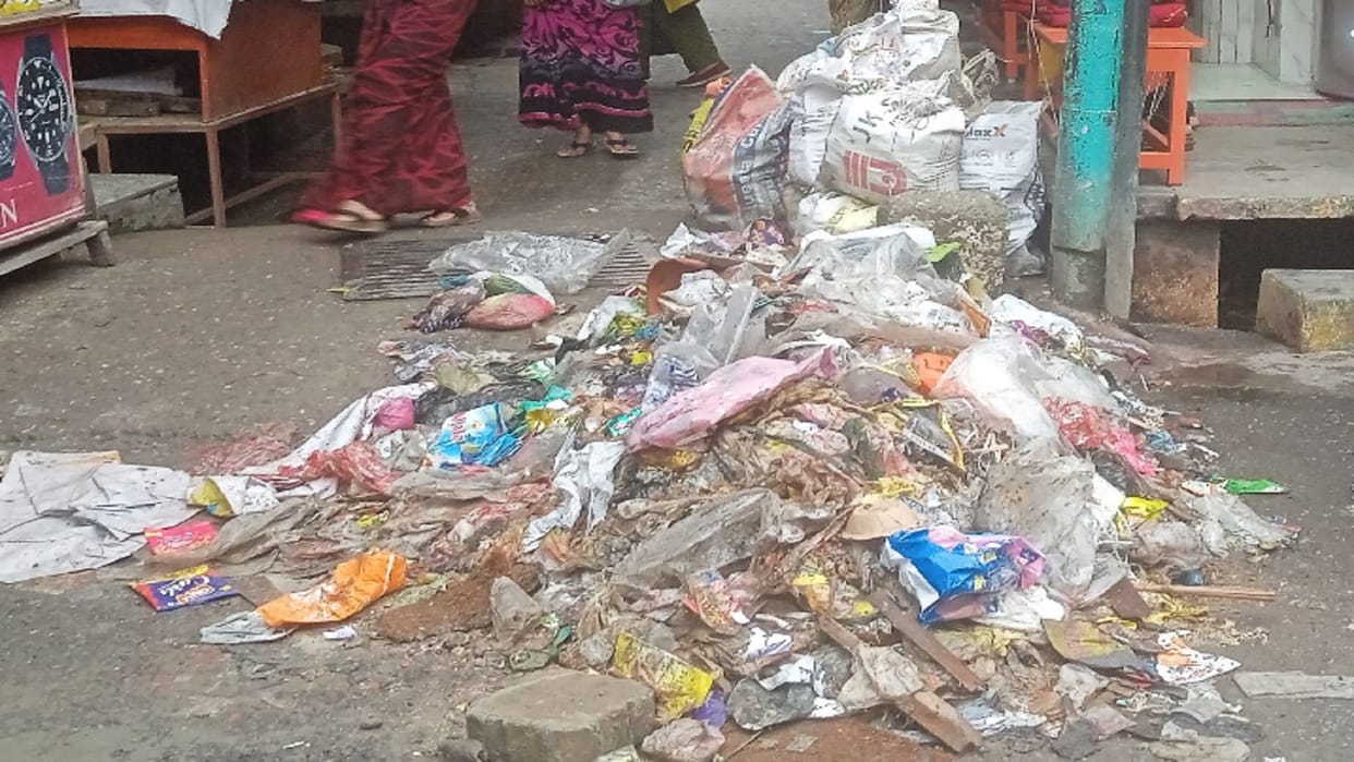 UP News:120 tons of garbage collected in three days, employees' protest continues in the municipality