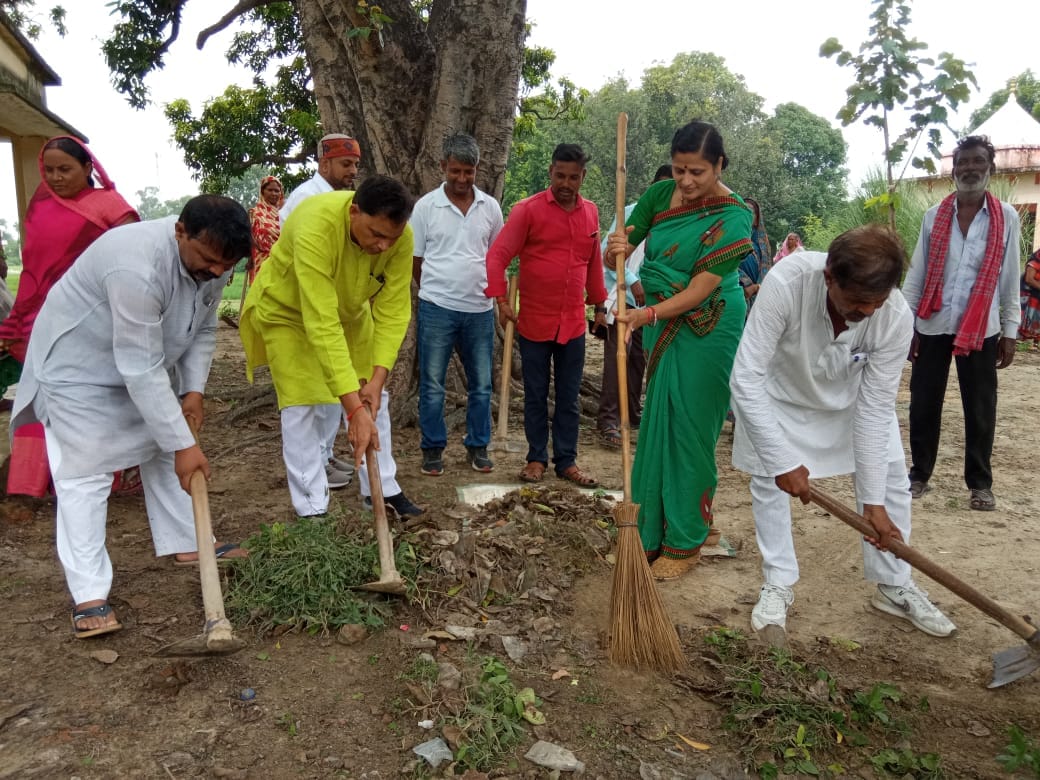 BJP people planted trees with cleanliness