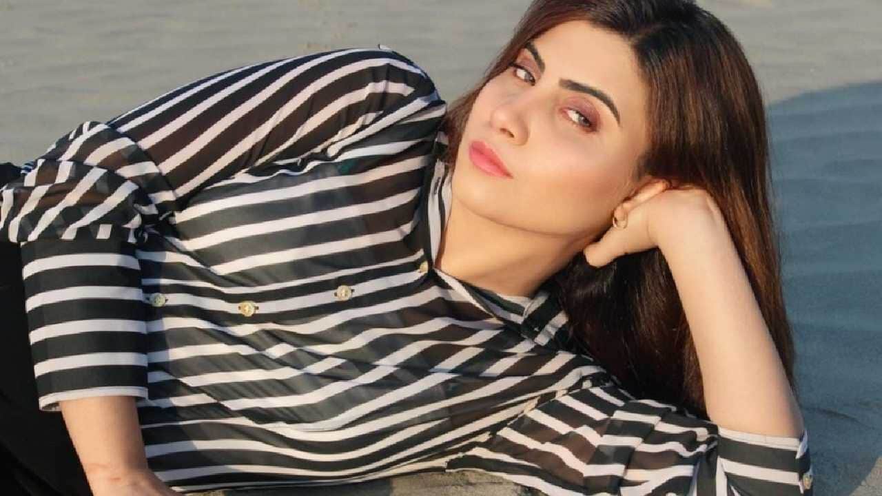 Pakistani actress sehar shinwari brutally trolled for commenting on indian cricket team defeat from australia