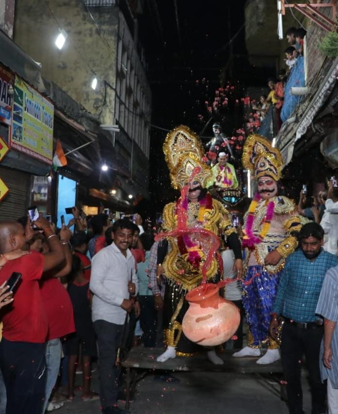 Lankesh took a ride, tax imposed on traders