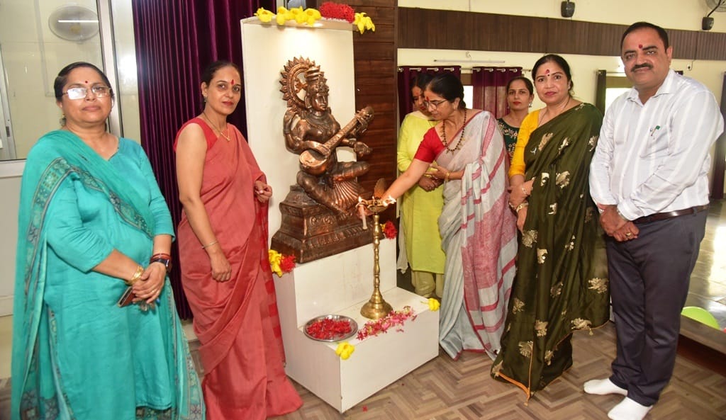Shivani first in singing competition, Kurukshetra