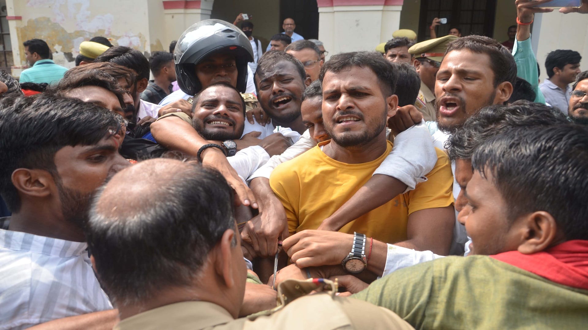 Allahabad University Students' movement against fee hike continues
