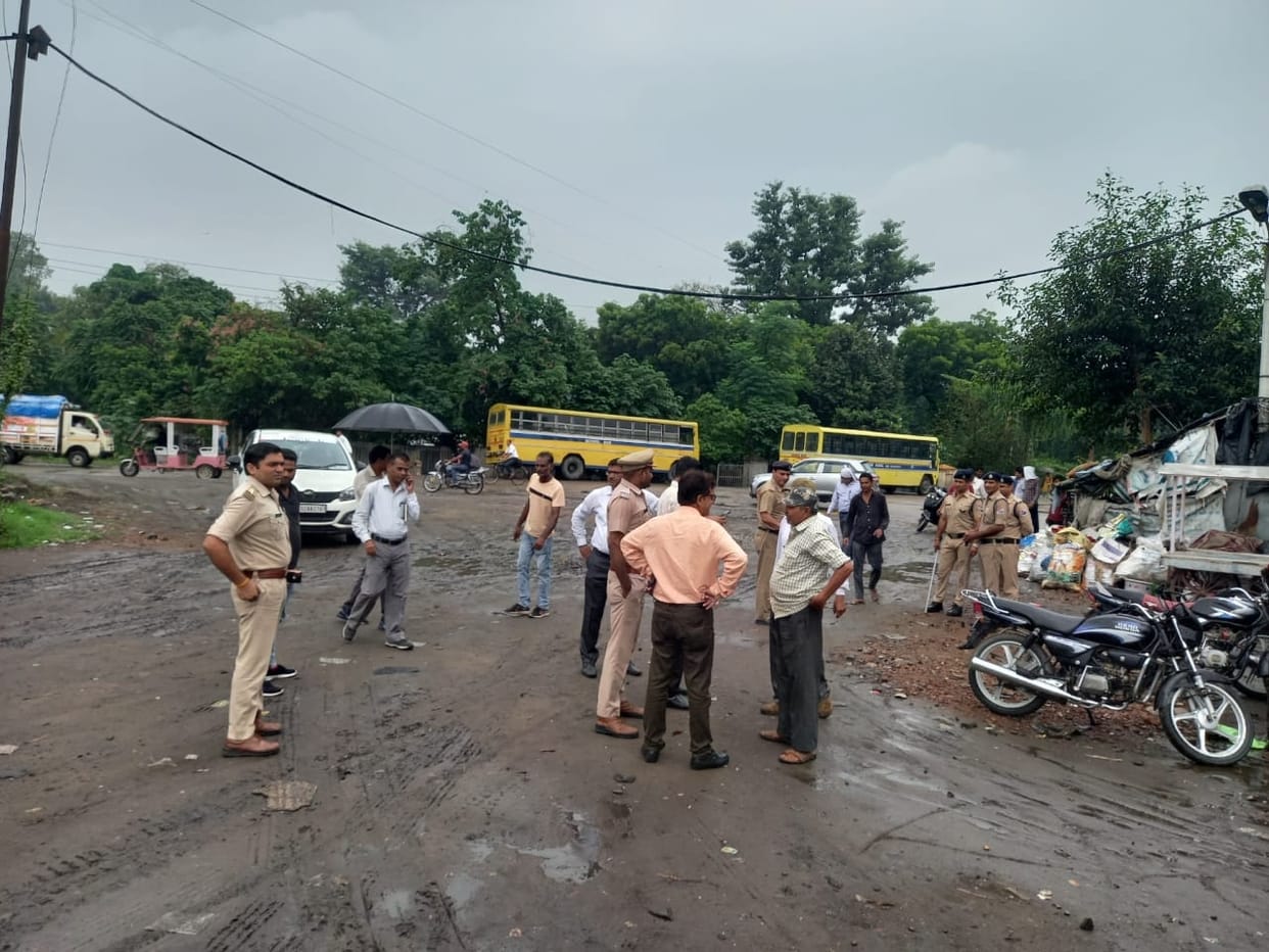 Construction work halted in the middle, the railway team returned to the ground