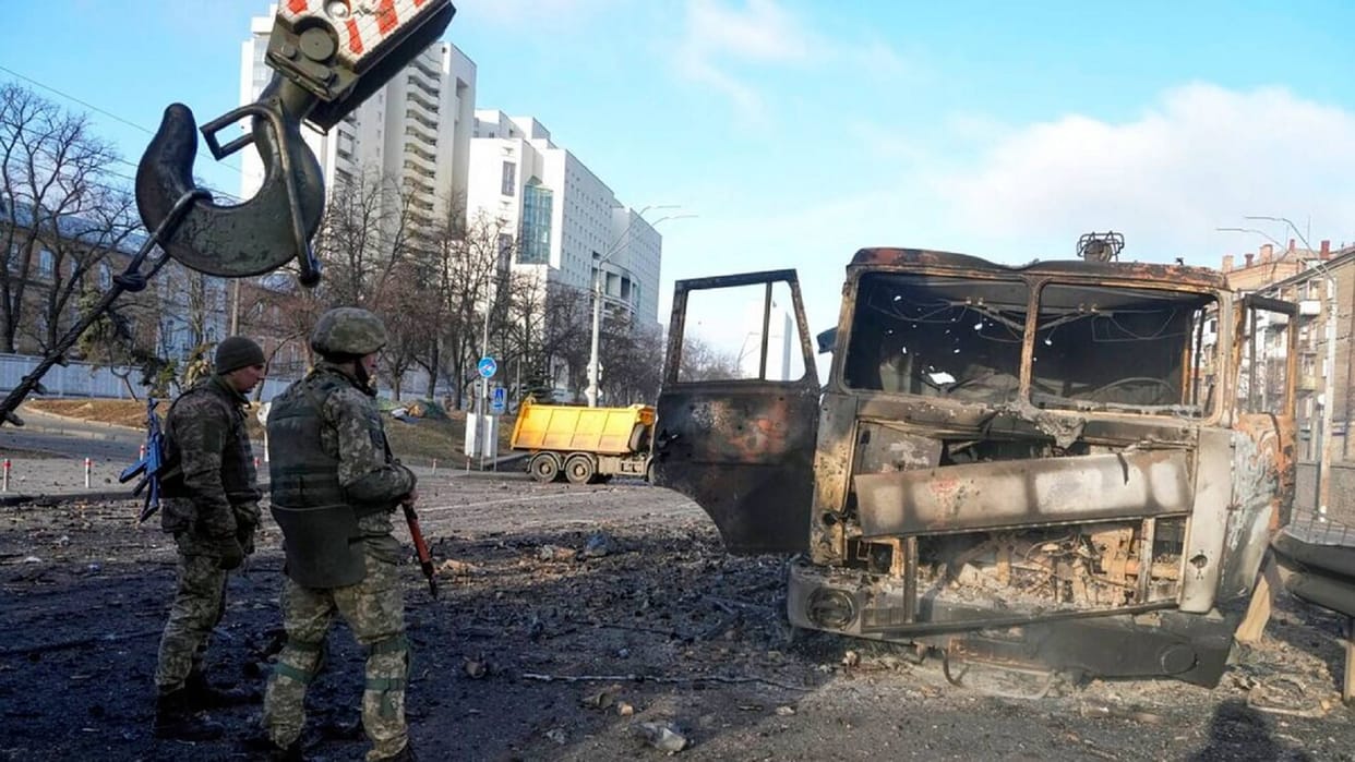 Ukrainian forces intensify attacks take back the occupied territories hospitals full Russian soldiers