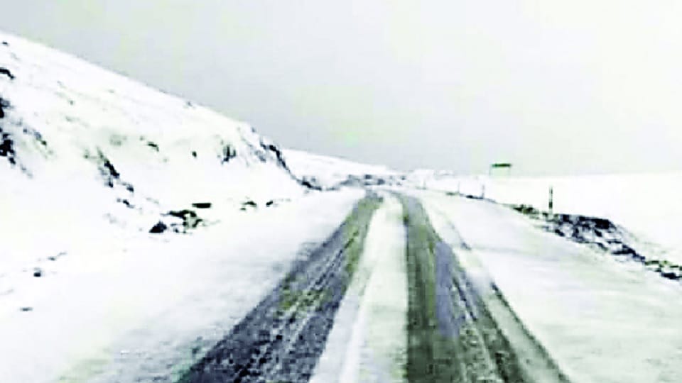 Jammu Kashmir Weather: First snowfall on Sinthan Top of Kishtwar