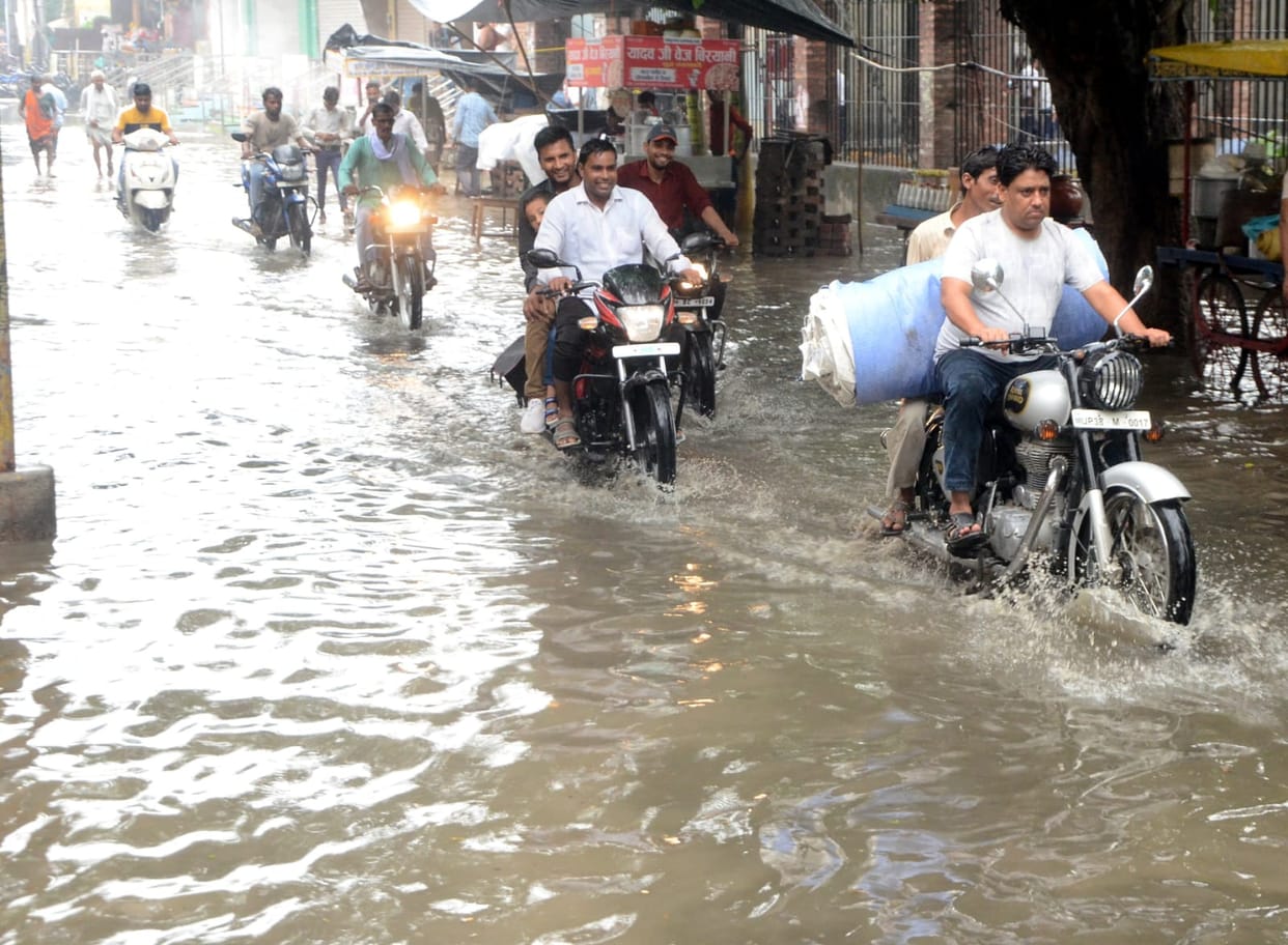 The city was submerged due to rain for half an hour