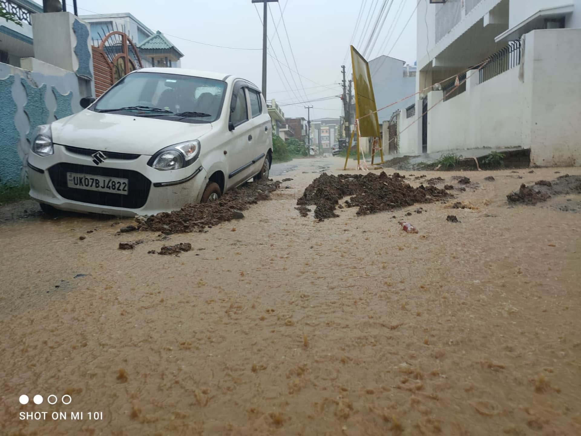 Uttarakhand Weather and Heavy Rain Woman Buried Under Rubble Due To House Collapse News In Hindi