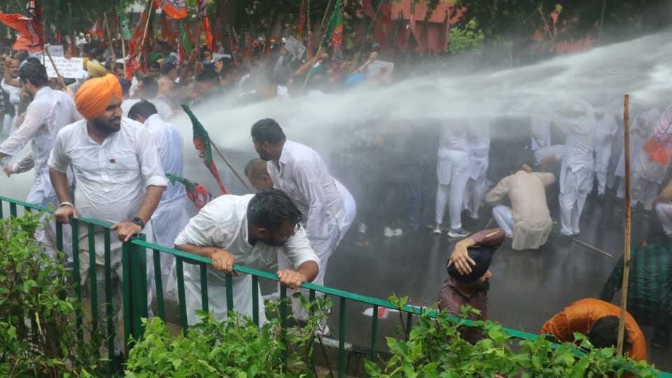 Water cannon used as BJP workers protest against Punjab Government