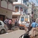 शव ले जाने को पहुंची स्वास्थ विभाग की टीम और पुलिस