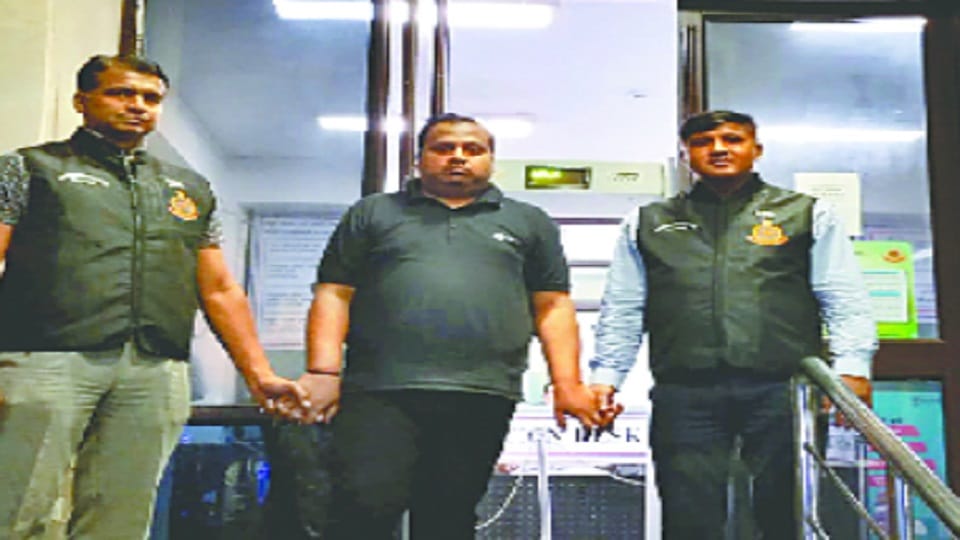 Delhi News : Doctor and engineer brother and sister arrested in fraud of 16 crores
