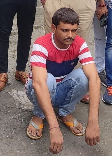 Reward accused with illegal arms caught