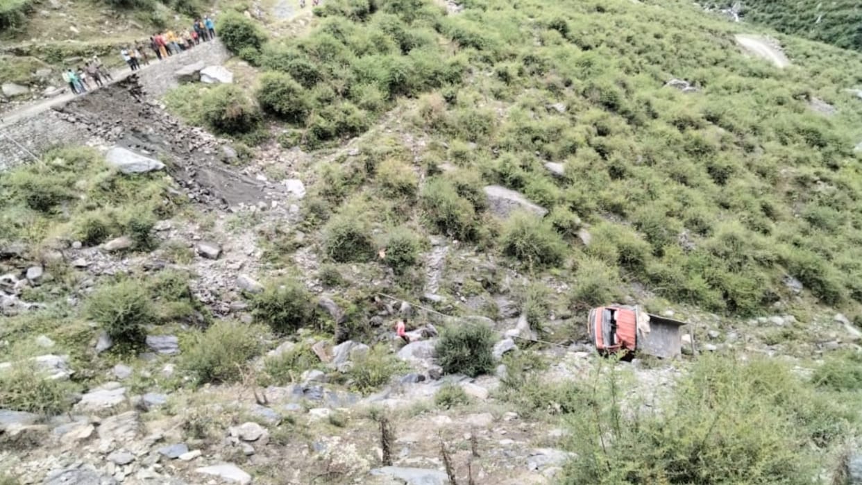Tipper carrying sand fell into the ditch in chamba, two killed, one injured