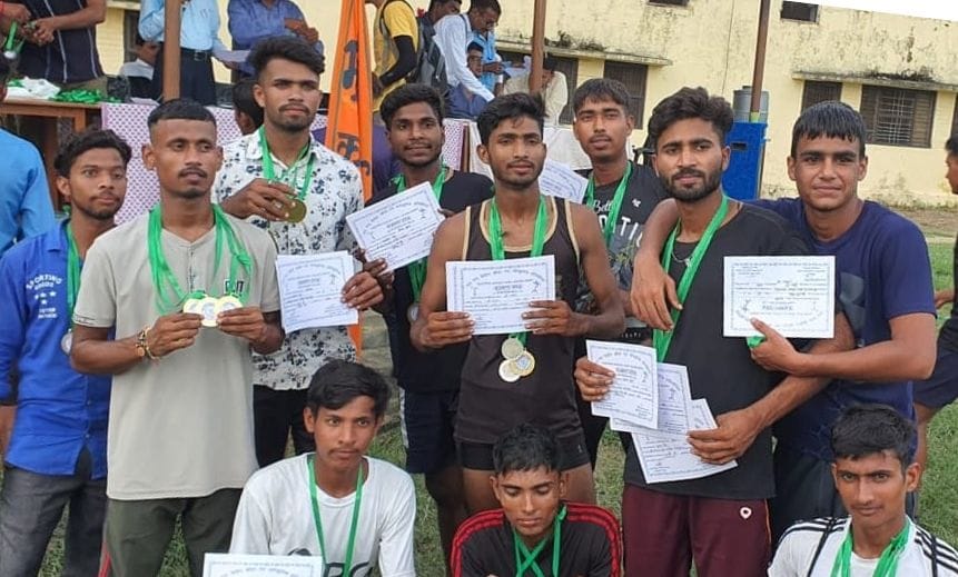 Rohit Kumar won in 800 meters race