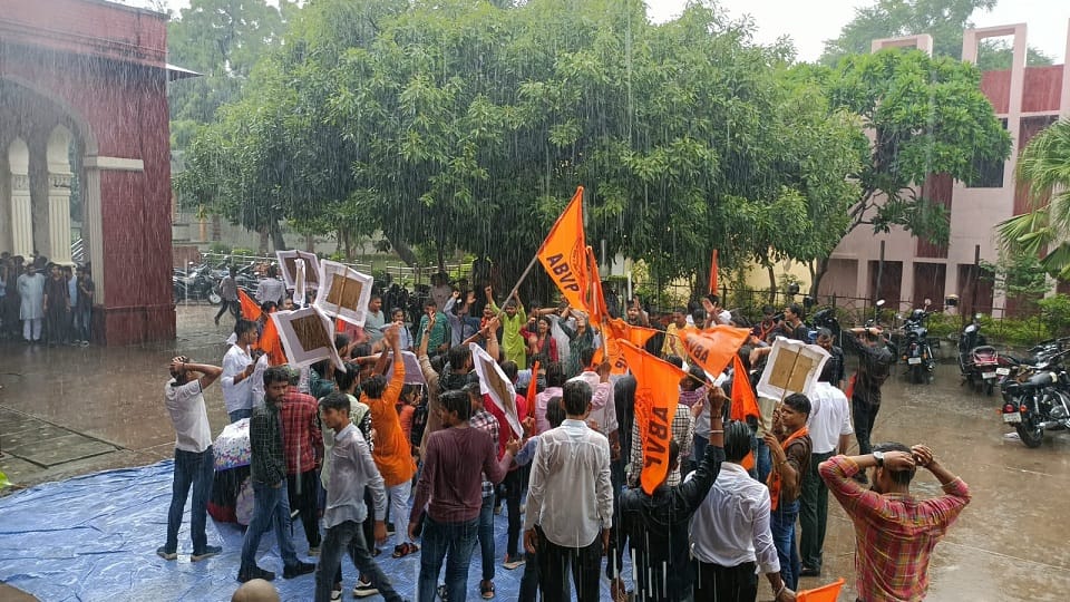 ABVP performed vigorously in agra university Registrar office locked
