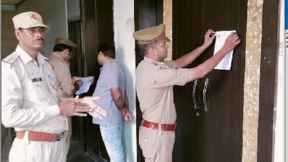 Munadi before attachment to builder police put notice on the house in agra