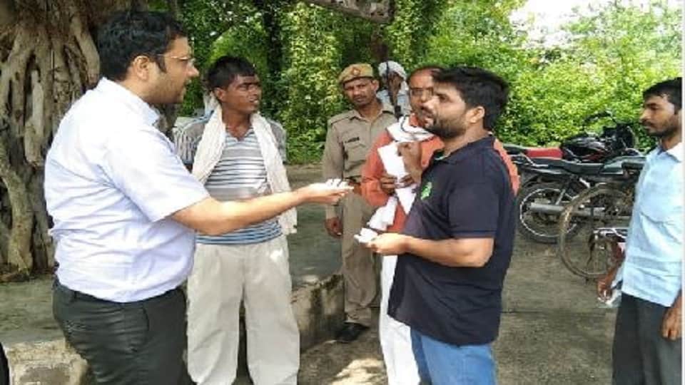 DVVNL MD Amit Kishor went door-to-door and appealed to the defaulters to deposit Electricity bills