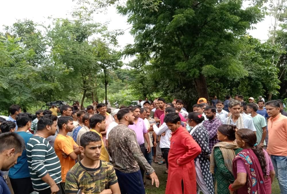 Rishikesh Ankita bhandari Murder Case: Angry crowd attack on accused and stone pelting photos