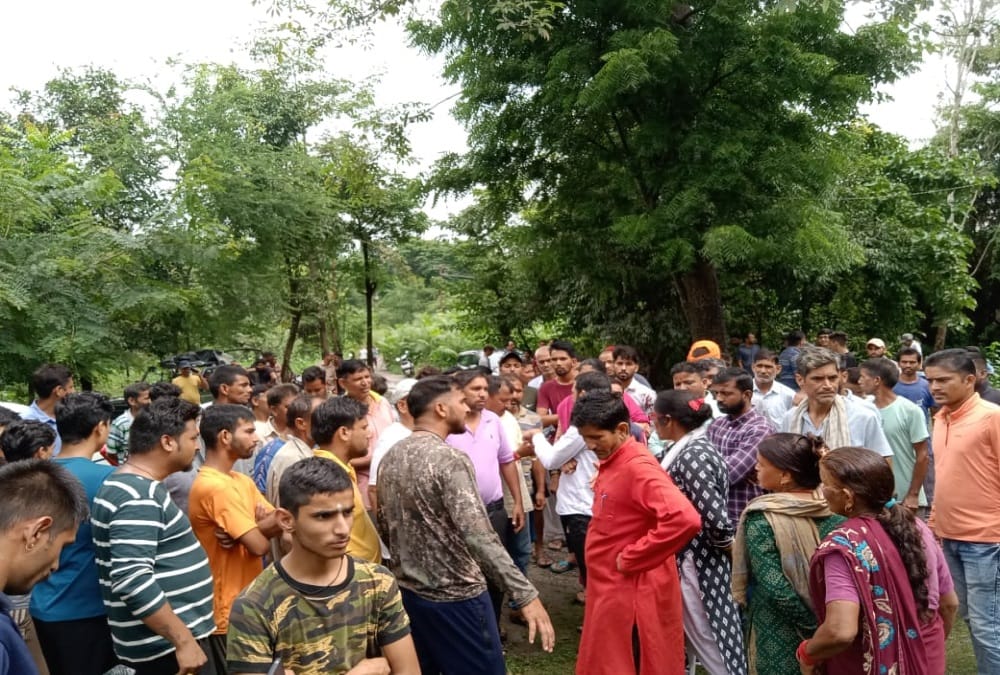 Rishikesh Ankita bhandari Murder Case: Angry crowd attack on accused and stone pelting photos