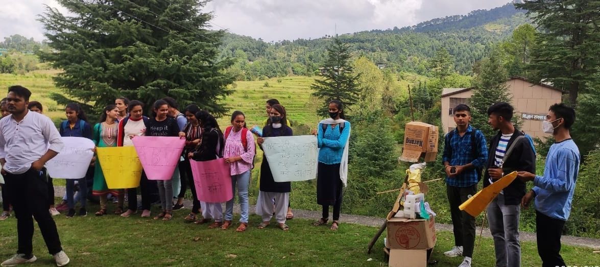 Student Council burnt the effigy of the Vice Chancellor