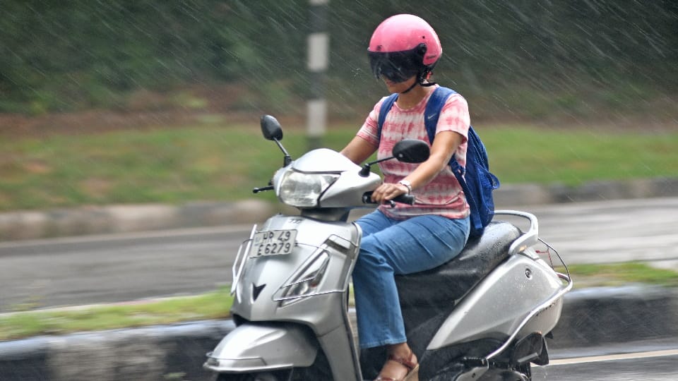 Drizzle throughout the day, mercury dropped by five degrees