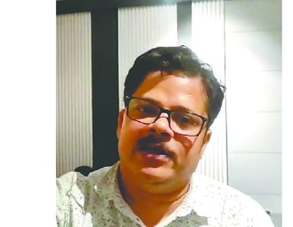 वायरल  वीडियो में आरोप लगाते डॉ मयंक रस्तोगी