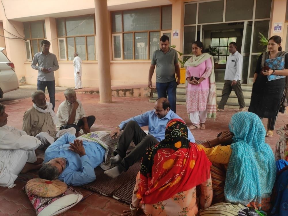 Sitting on dharna for the arrest of the accused, the condition of the victim deteriorated