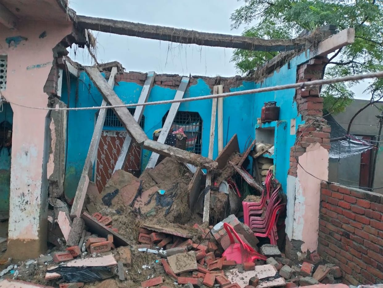 Two People died due to lightning and one buried under the rubble of the house