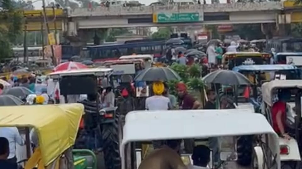 Farmers blocked GT Road in Shahabad to demand start of paddy procurement