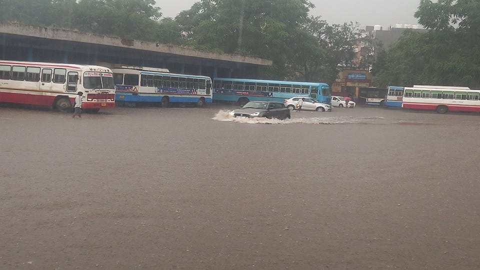 Delhi NCR Weather Report Heavy Rain in Delhi NCR Water Logging Gurugram Gurugram Ka Mausam Kaisa Hai