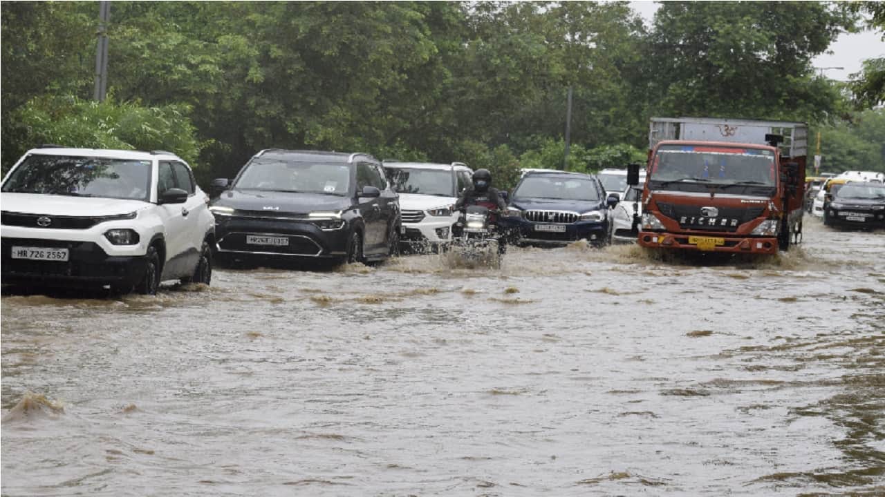 Delhi NCR Weather Report Heavy Rain in Delhi NCR Water Logging Gurugram Gurugram Ka Mausam Kaisa Hai