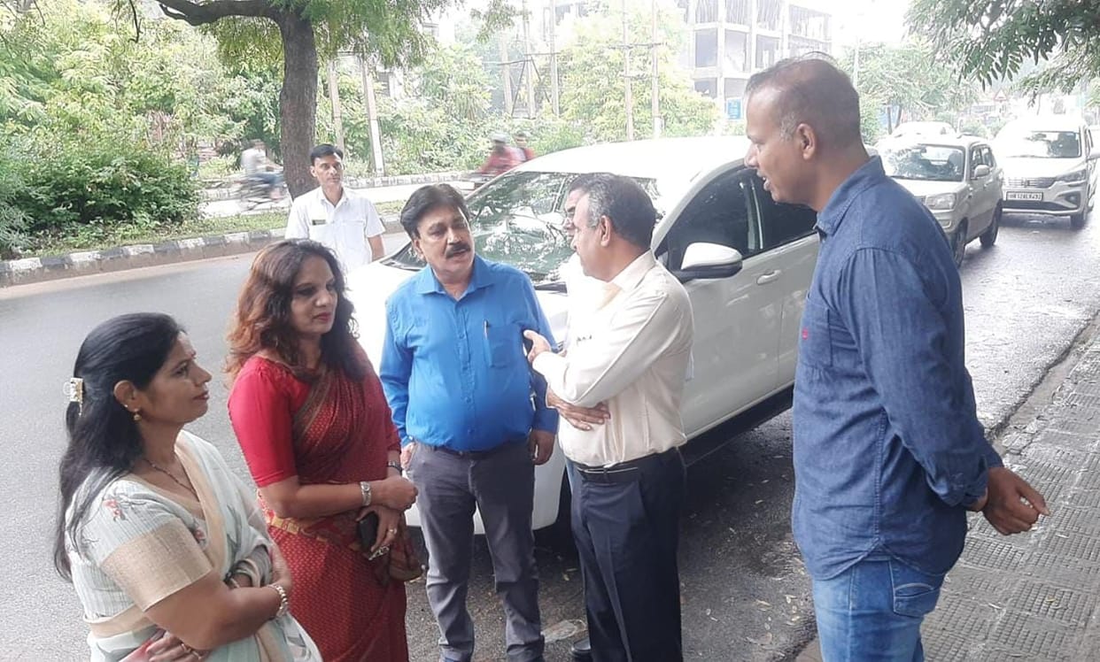DMC came out to take stock of the waterlogging situation, gave instructions to the officials