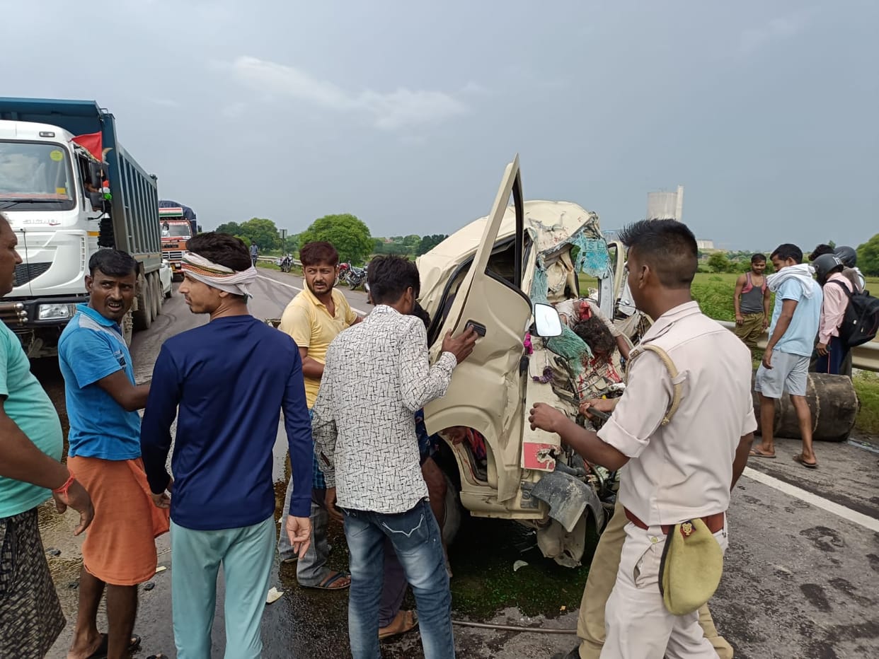 Direct collision between loader and truck in Hamirpur, one dead and two injured